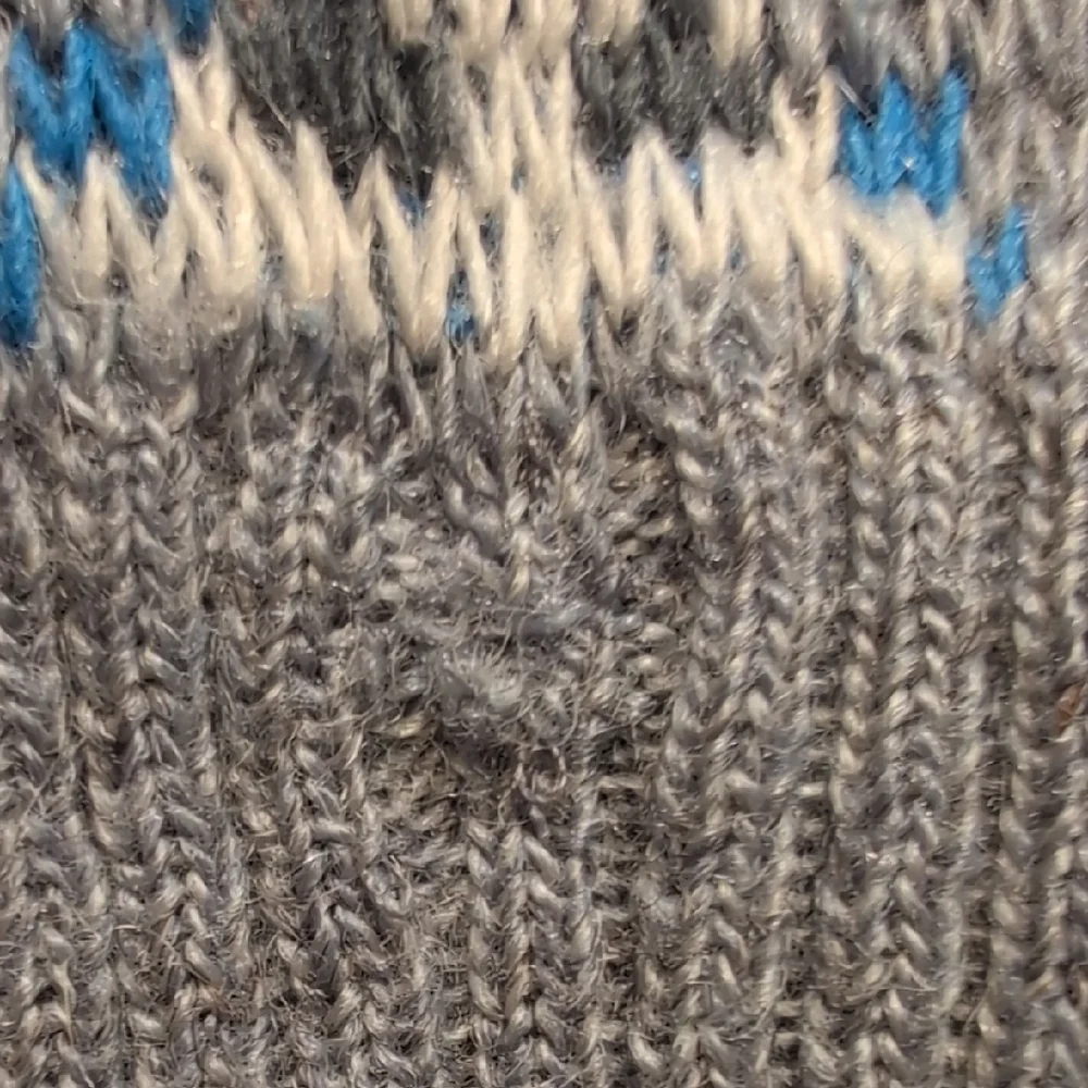 Vintage Blue and Gray Geometric Crewneck Sweater - Picture 10 of 10